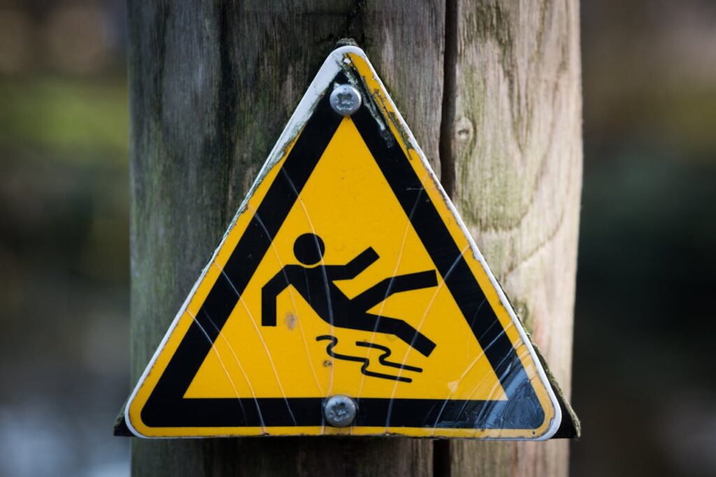 sign-slippery-wet-caution-4341.jpg